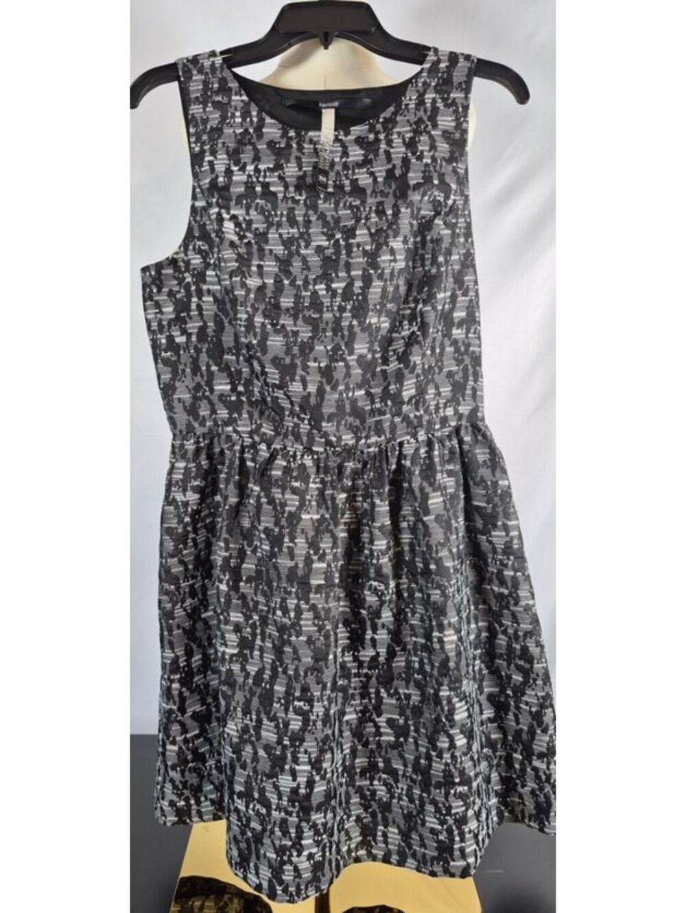 Kensie Medium Black White Fit & Flare Sleeveless Dress